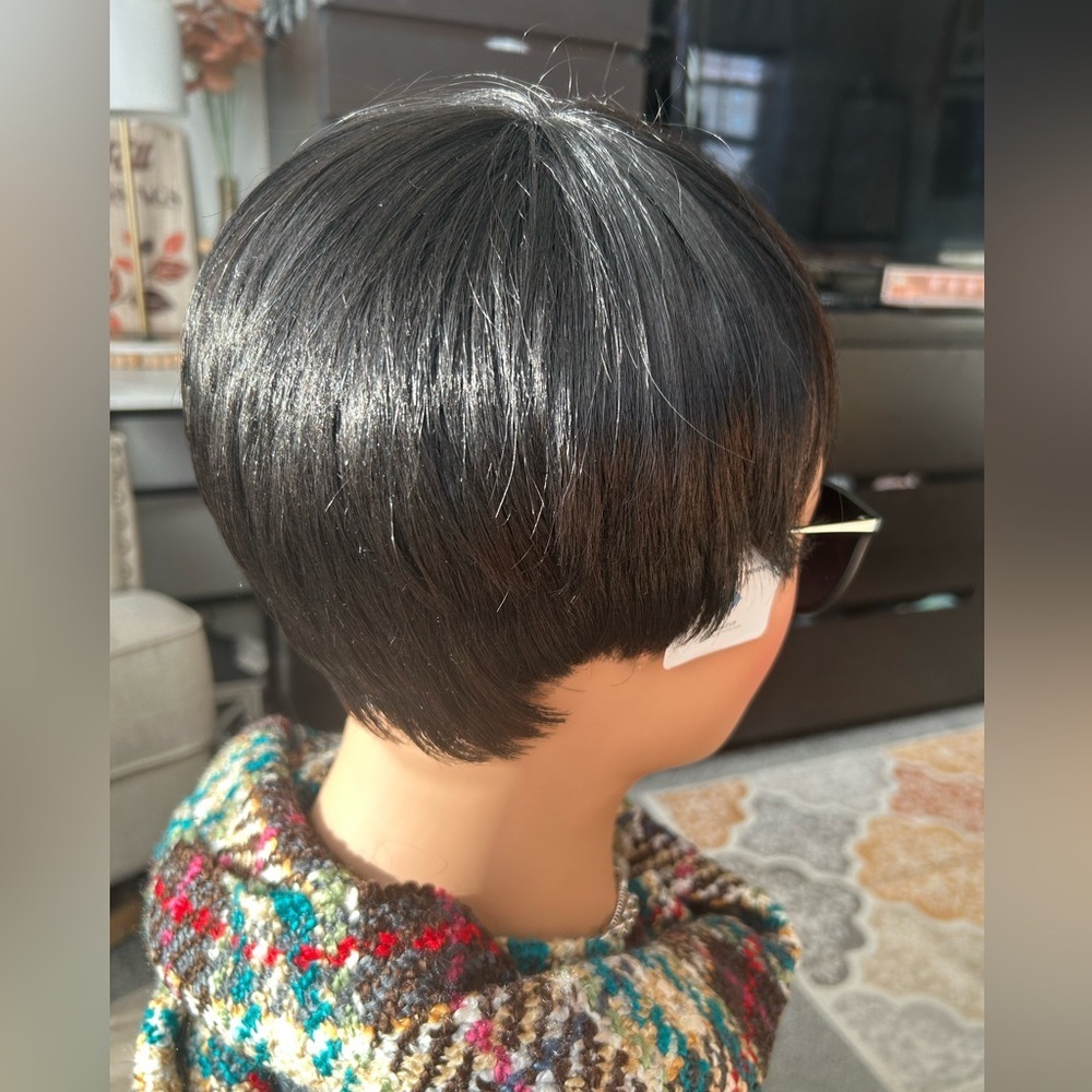 ✨NEW Women's Short Pixie Bob Wig - Black and Gold Highlights - Picture 6 of 14